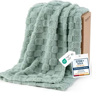 Bedsure GentleSoft Sage Green Throw Blanket for Couch – Checkered Cute Fleece Blankets, Soft Cozy Summer Throw for Bedroom Home Decor Gifts for Mom Girls, Green, 50×60 Inches